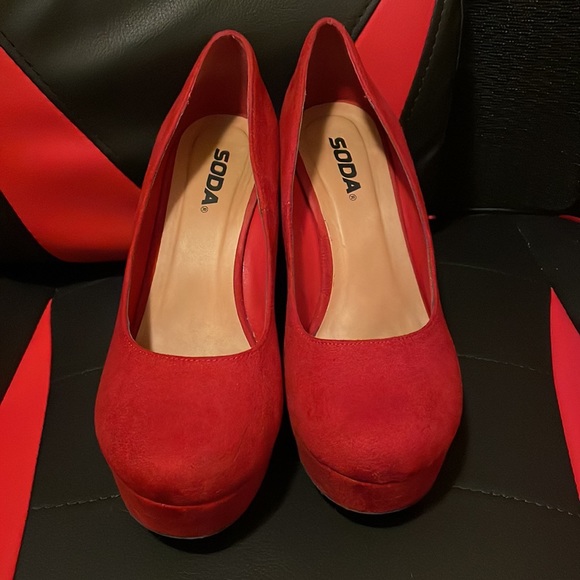 Red, suede heels! Perfect for Valentine’s Day - Picture 2 of 6